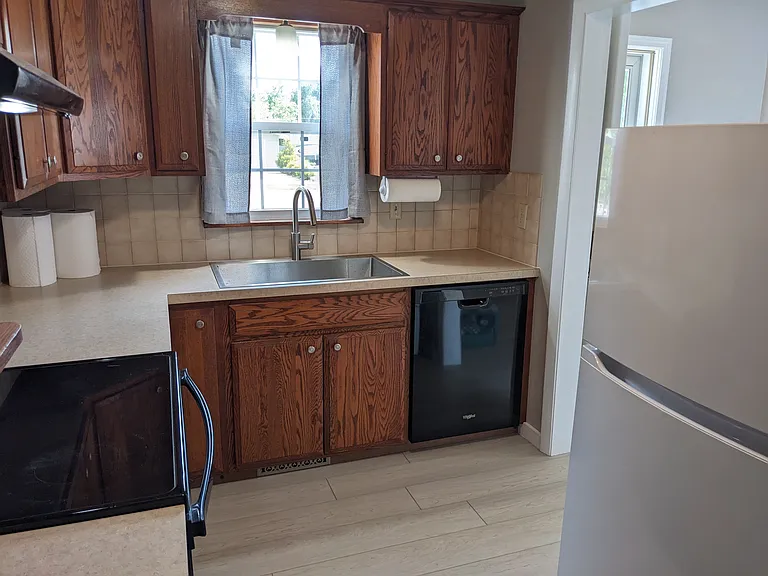 2219 W 4th St — Photo 11