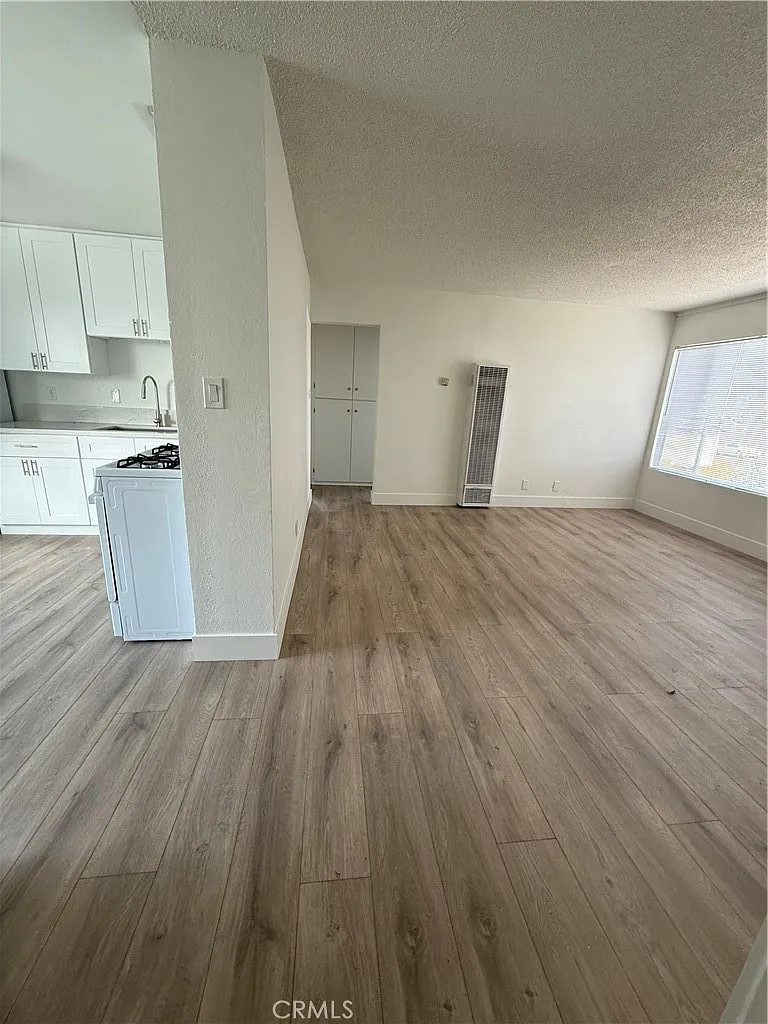 1 bed, 500 sqft, $1,800 — Photo 2