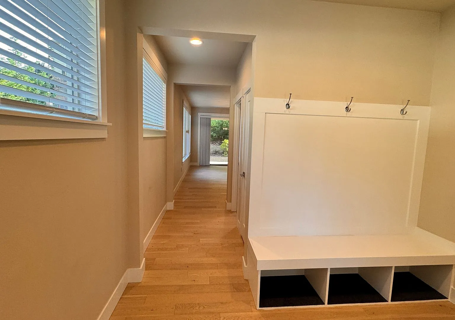 Beautiful Bright and Spacious 4 Bedroom Home in Renton — Photo 2