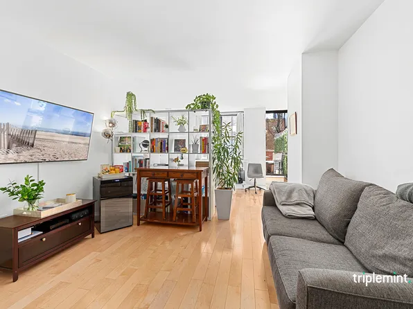 222 West 14th Street image 1 of 9