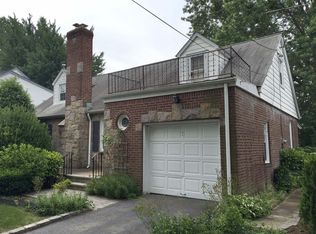 110 Beverly Ave, Floral Park, NY 11001