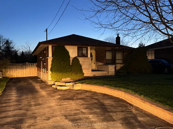 586 Central Park Blvd N, Oshawa, ON L1G 6A4