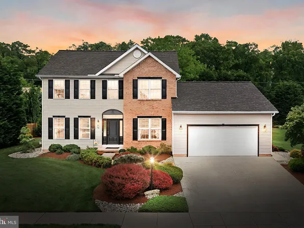 11 Hickory Ln, Littlestown, PA 17340