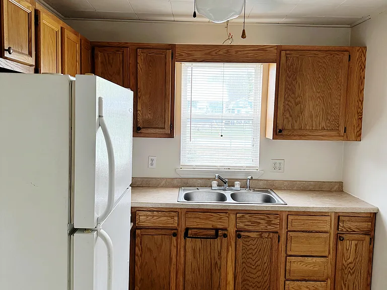 2806 S Lyons Ave — Photo 3