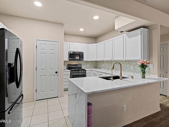 2nd image of 1138 HUGHES Street