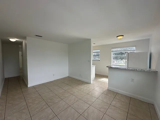 5621 SW 36th Ct — Photo 2