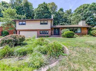 935 Roanoke Dr, Springfield, IL 62702