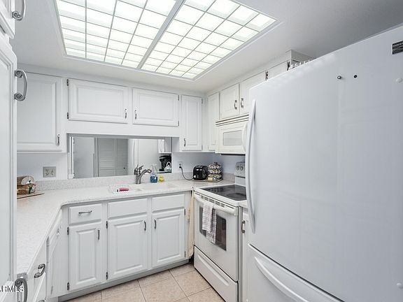 2nd image of 10330 W Thunderbird Blvd APT A116