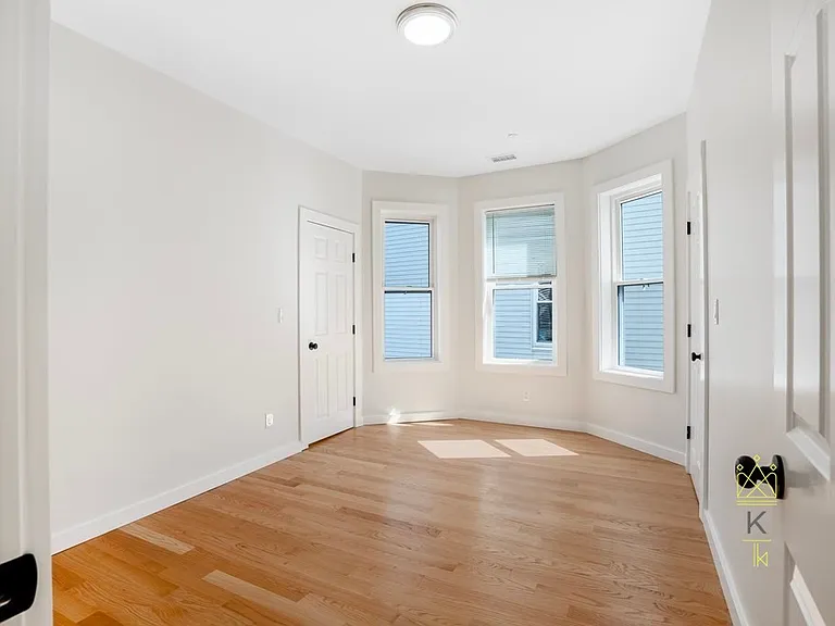 27 Linden St #1 — Photo 10