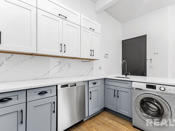 3rd image of 841 Dekalb Ave APT 1F