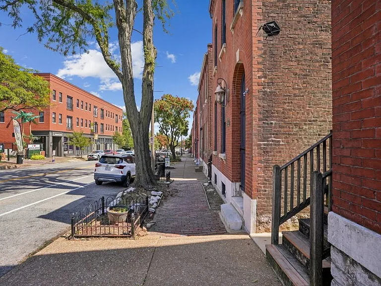 1014 Russell Blvd #B — Photo 26