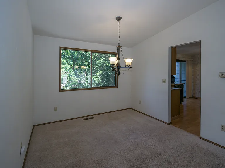 16708 SE 40th Pl — Photo 6