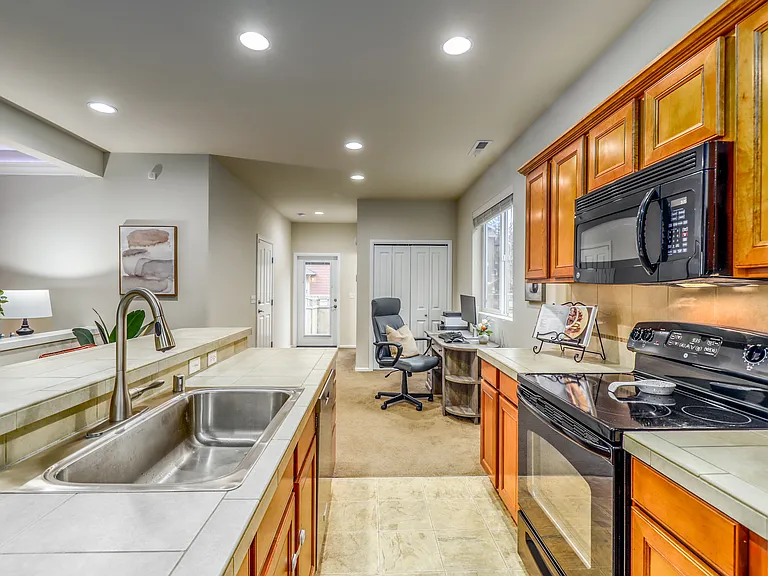 4619 Strathmore Cir SW — Photo 11