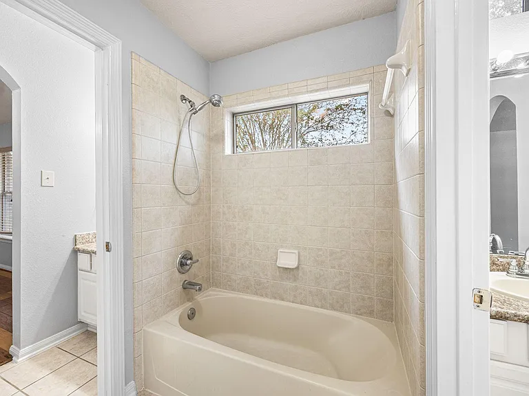 802 Floriencia St — Photo 29