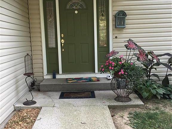 4th image of 3912 E Hills Dr