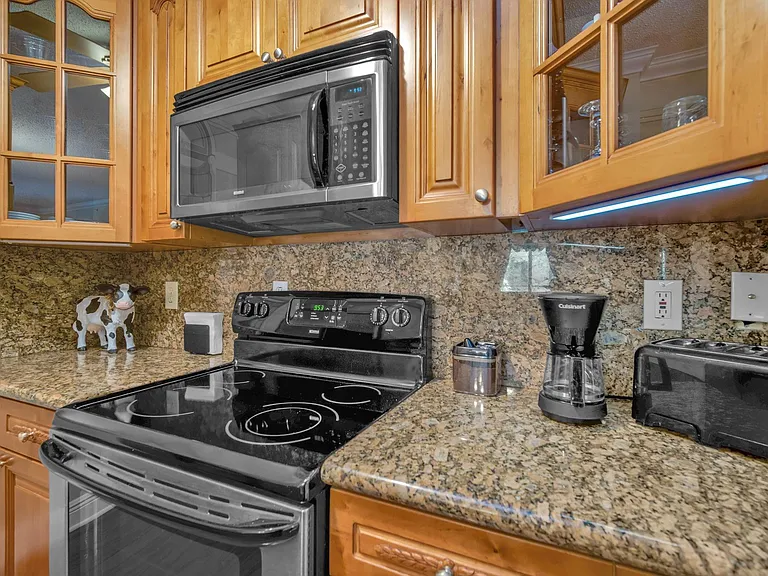 630 Sapodilla Ave #407 — Photo 10