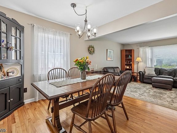 5th image of 26 Maclennon Pl
