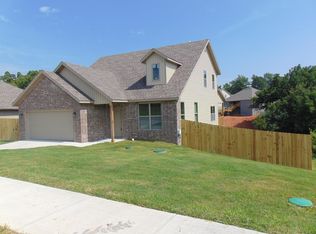 1002 Glass St, Cave Springs, AR 72718