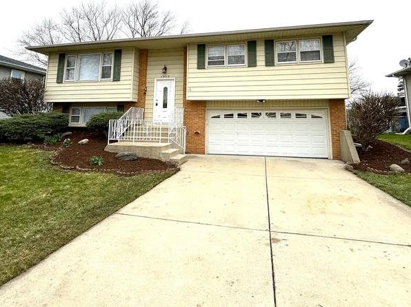 1910 Marigold Ln, Hanover Park, IL 60133