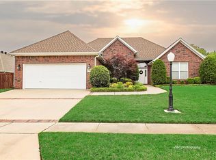 4664 N Stonewall Xing, Fayetteville, AR 72764