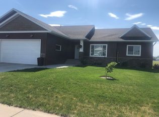 939 Waters Edge Cir, Avon, MN 56310