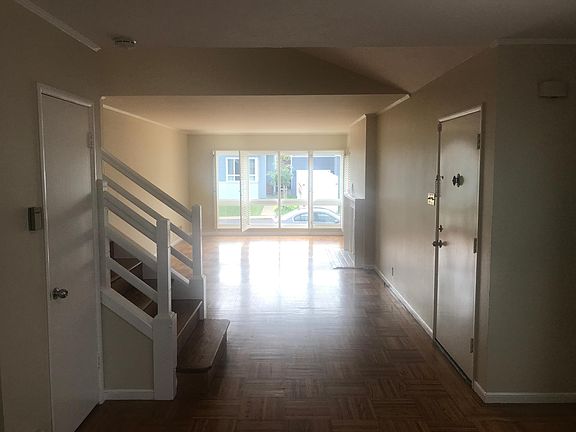 3rd image of 72 Garden Grove Dr