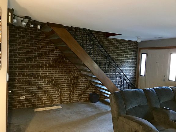 5th image of 5704 W 129th St