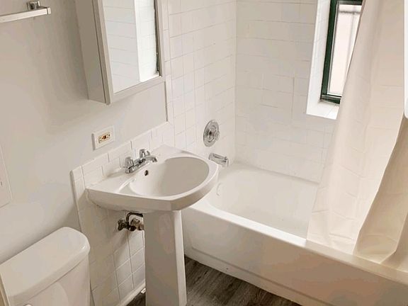 4th image of 6818 S Dorchester Ave APT 1B