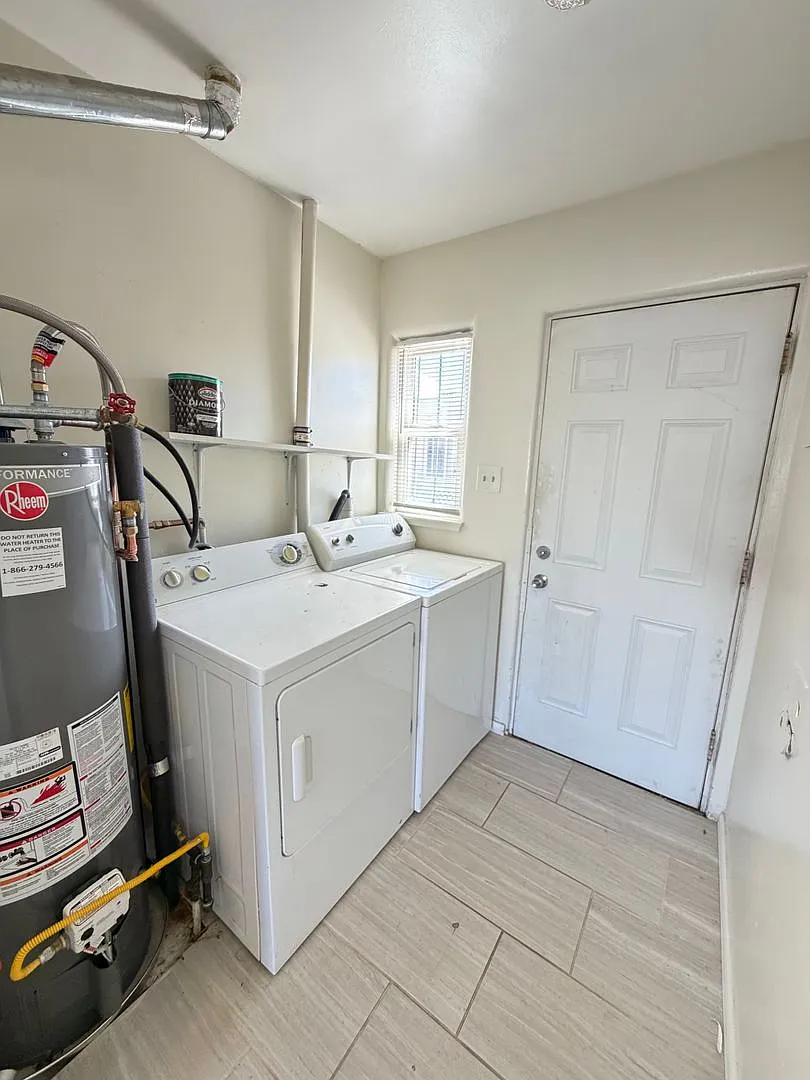 6104 Zuni Road SE — Photo 2
