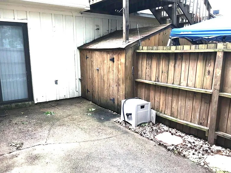 1036 Lands End Way — Photo 3