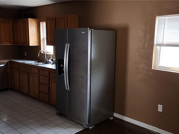3rd image of 305 W Lindburg St