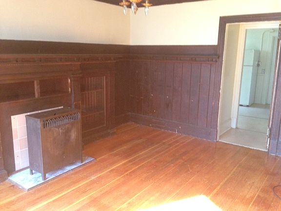 4th image of 311 N 2nd St APT 4