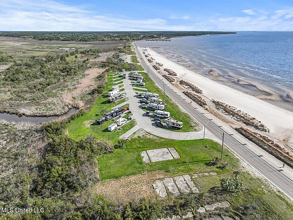 3rd image of 5293 S Beach Blvd