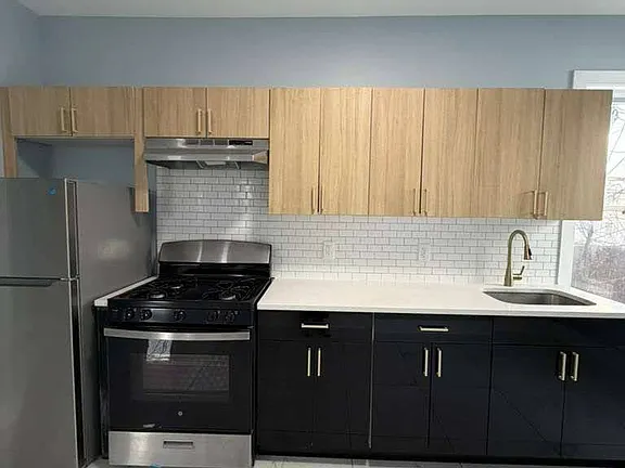 3 Bedrooms at 190 N Park St #8, East Orange NJ — photo 1