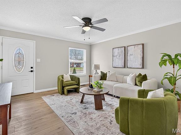 2nd image of 525 Fox Crest Dr