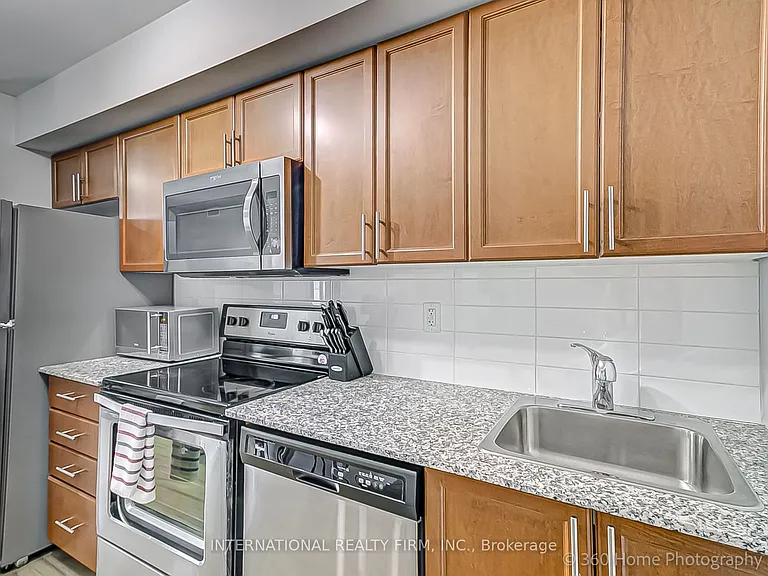 1420 Dupont St #911 — Photo 9