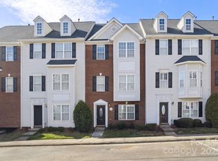 10032 Treeside Ln, Matthews, NC