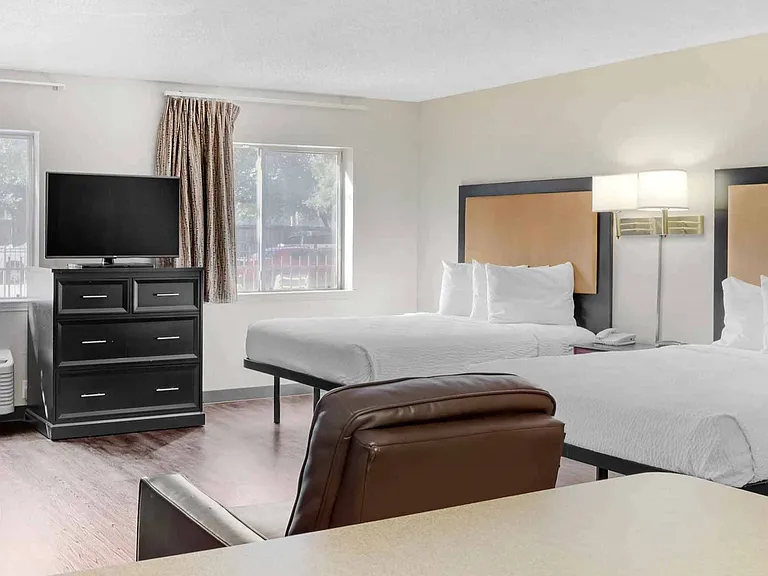 Studio Suite - 2 Full Beds