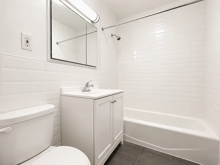 225 E 10th St #3E — Photo 3