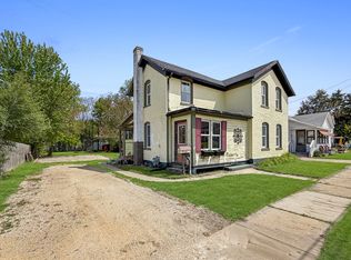 922 E Shawnee St, Freeport, IL 61032