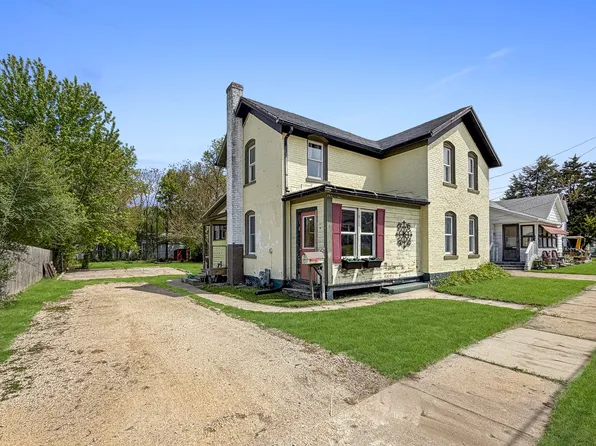 922 E Shawnee St, Freeport, IL 61032