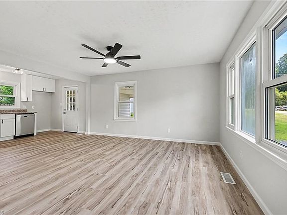 5th image of 3372 Beavercreek Rd
