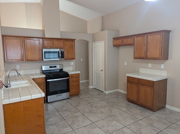 1128 Statkowski Ct