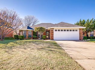7616 Harmony Dr, Fort Worth, TX 76133
