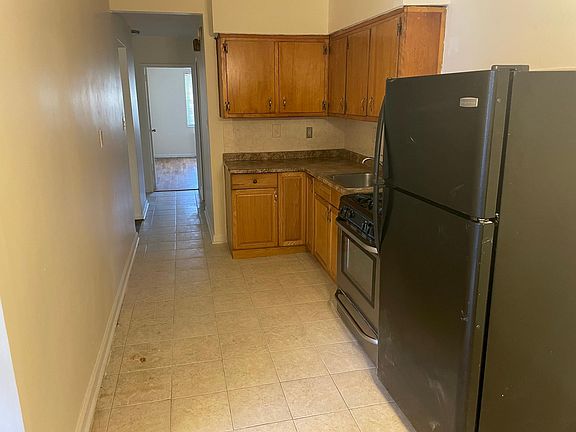 3rd image of 903 E 103rd St Floor 1