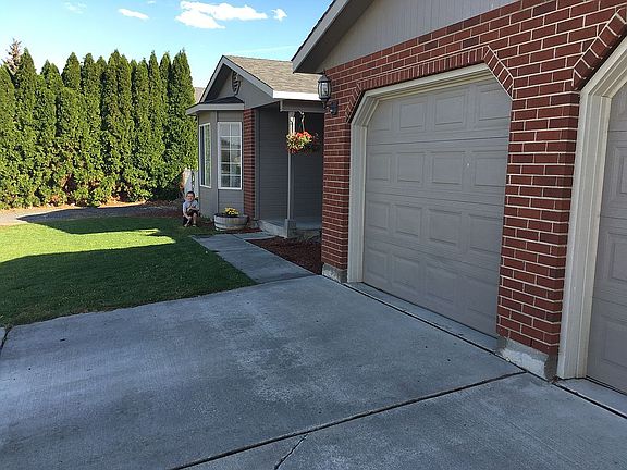 2nd image of 133 Fairmont Ln