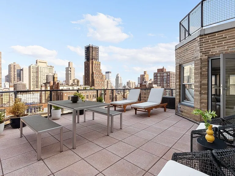 80 Park Ave #19N — Photo 1