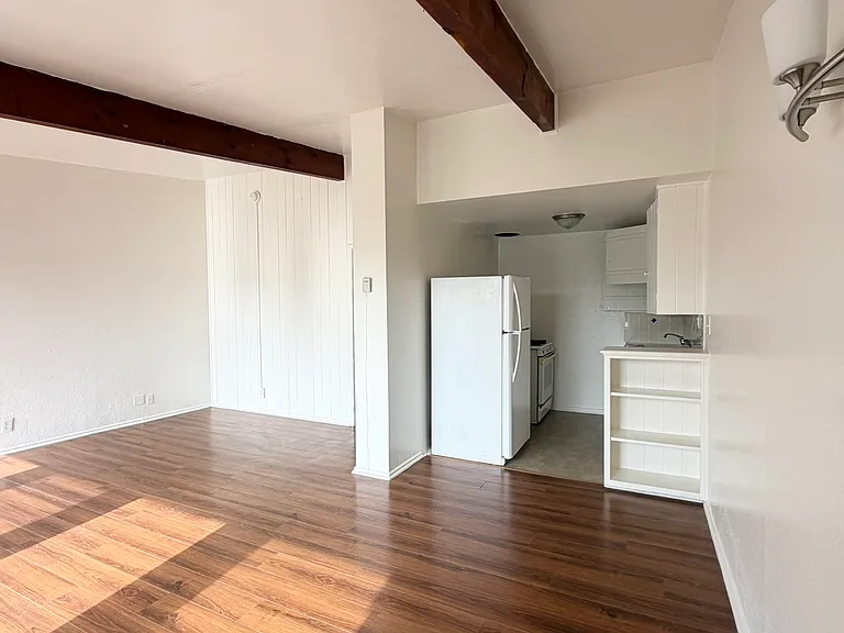 7036 Hawthorn Ave #10 — Photo 3