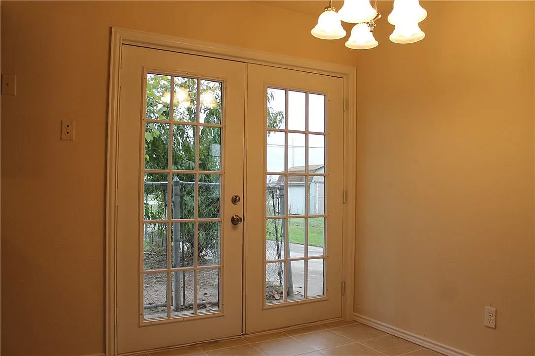 3 bed, 1100 sqft, $1,595 — Photo 4