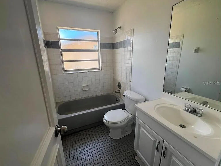 1109 Woodman Way — Photo 5